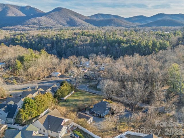 23 Maxwell Road, Asheville, NC 28805
