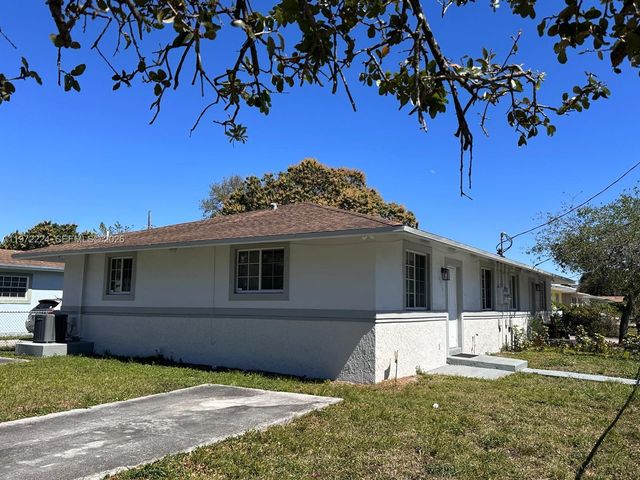 1209 NE 136th Ter 1209, North Miami, FL 33161