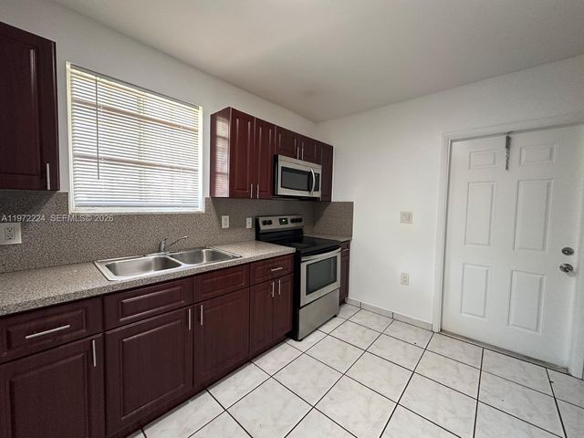 1209 NE 136th Ter 1209, North Miami, FL 33161