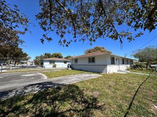 1209 NE 136th Ter 1209, North Miami, FL 33161
