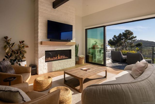 12994 Via Esperia, Del Mar, CA 92014