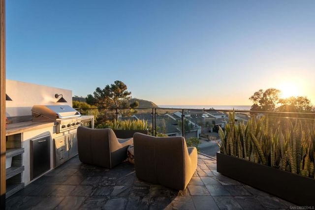 12994 Via Esperia, Del Mar, CA 92014