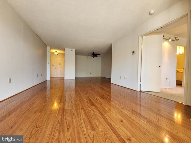 15100 INTERLACHEN DR #4-701, Silver Spring, MD 20906