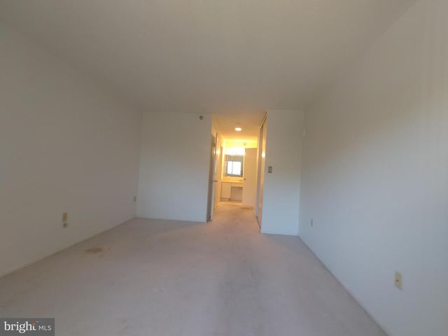 15100 INTERLACHEN DR #4-701, Silver Spring, MD 20906