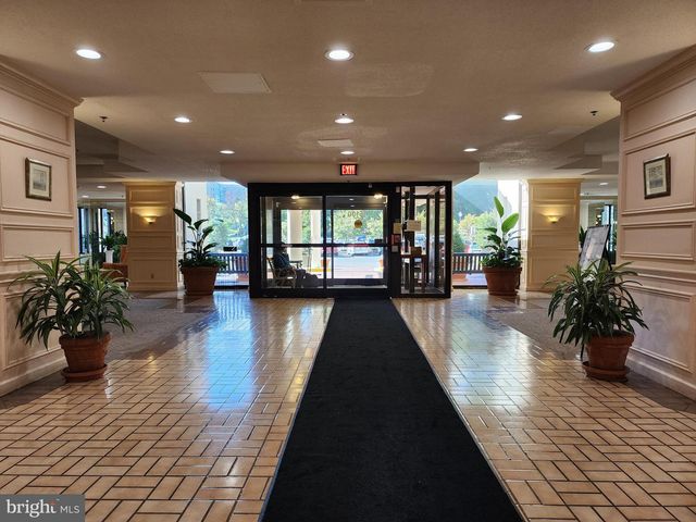 15100 INTERLACHEN DR #4-701, Silver Spring, MD 20906