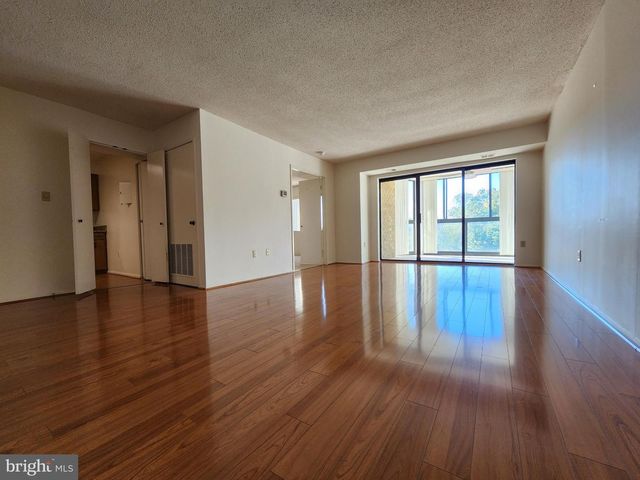 15100 INTERLACHEN DR #4-701, Silver Spring, MD 20906