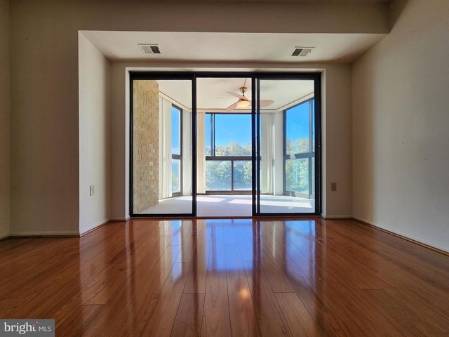 15100 INTERLACHEN DR #4-701, Silver Spring, MD 20906