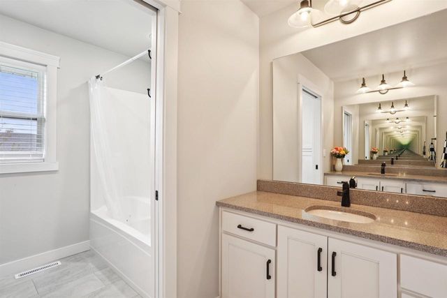 2082 FESCUE WAY, Green Bay, WI 54313