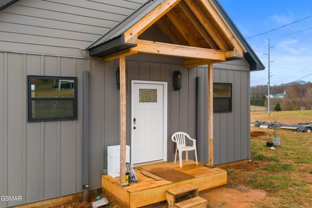 141 E Robert E Lee Drive, Newport, TN 37821