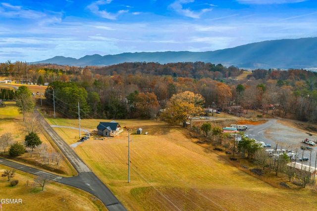 141 E Robert E Lee Drive, Newport, TN 37821