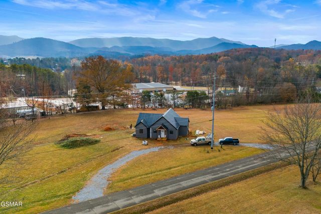 141 E Robert E Lee Drive, Newport, TN 37821