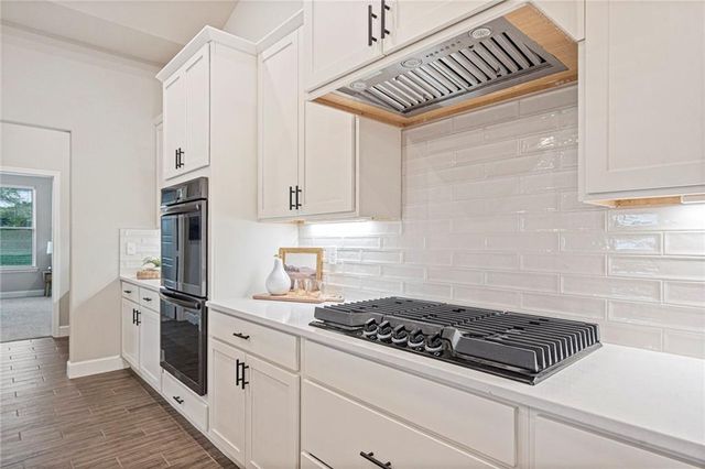 18520 W 195th Street, Spring Hill, KS 66083