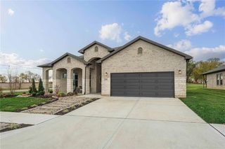 18520 W 195th Street, Spring Hill, KS 66083