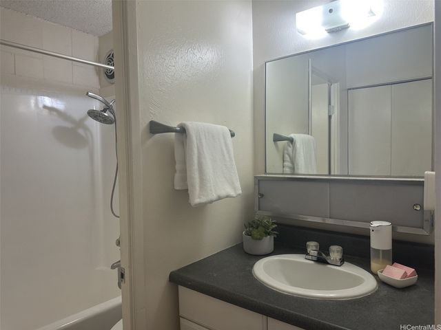834 Lehua Avenue 307, Pearl City, HI 96782