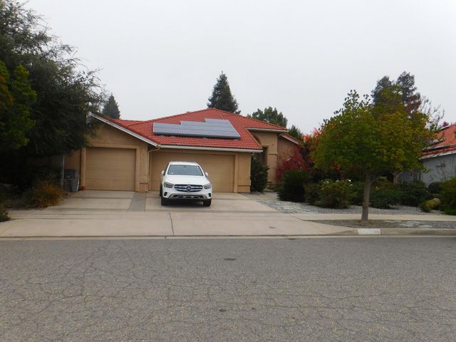 3215 Tragon Street, Madera, CA 93637