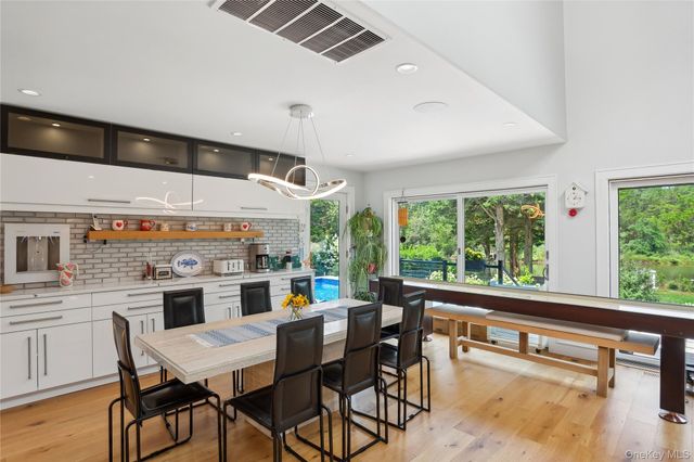 425 Cedar Point Drive E, Southold, NY 11971