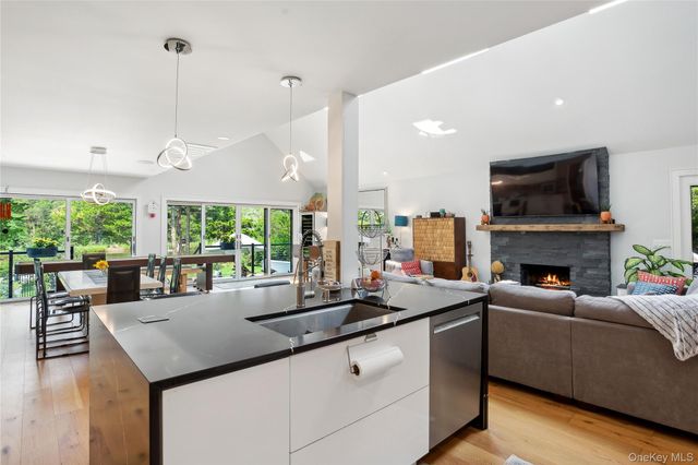 425 Cedar Point Drive E, Southold, NY 11971