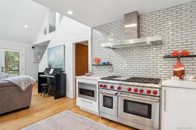 425 Cedar Point Drive E, Southold, NY 11971