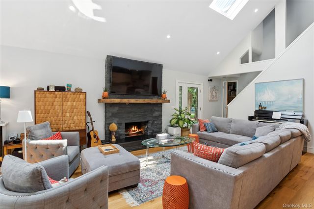 425 Cedar Point Drive E, Southold, NY 11971