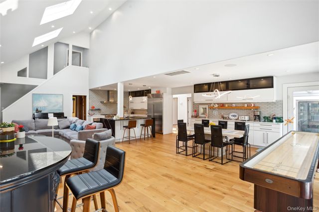 425 Cedar Point Drive E, Southold, NY 11971