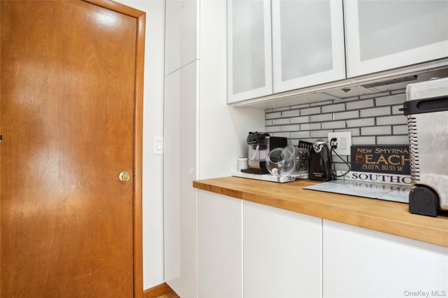 425 Cedar Point Drive E, Southold, NY 11971