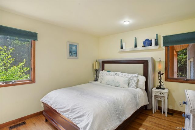 425 Cedar Point Drive E, Southold, NY 11971