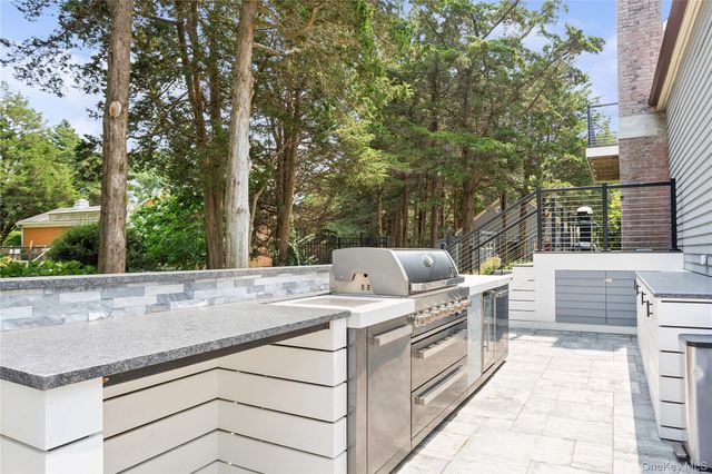 425 Cedar Point Drive E, Southold, NY 11971