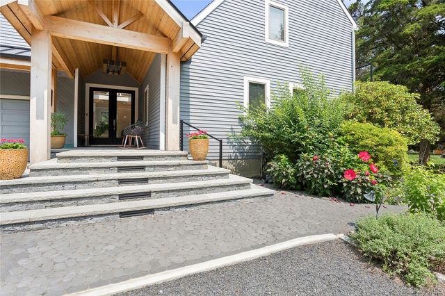 425 Cedar Point Drive E, Southold, NY 11971