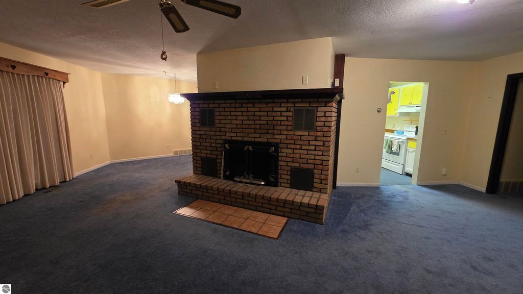 Image 14 of property listing at 971 Wintergreen, East Tawas, MI 48730