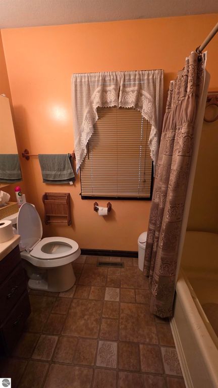 Image 20 of property listing at 971 Wintergreen, East Tawas, MI 48730