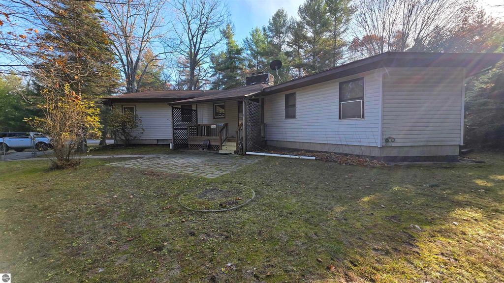 Image 3 of property listing at 971 Wintergreen, East Tawas, MI 48730