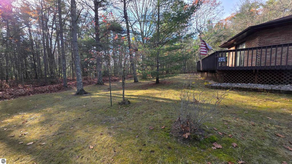 Image 4 of property listing at 971 Wintergreen, East Tawas, MI 48730