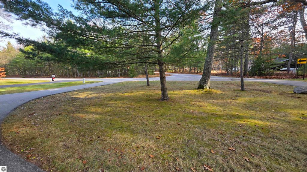 Image 8 of property listing at 971 Wintergreen, East Tawas, MI 48730