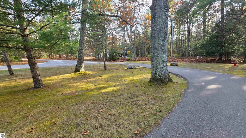 Image 9 of property listing at 971 Wintergreen, East Tawas, MI 48730