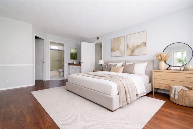 83 Huntington 278, Irvine, CA 92620