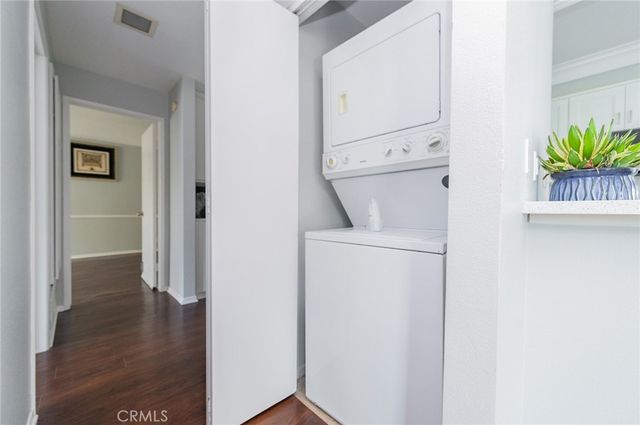 83 Huntington 278, Irvine, CA 92620