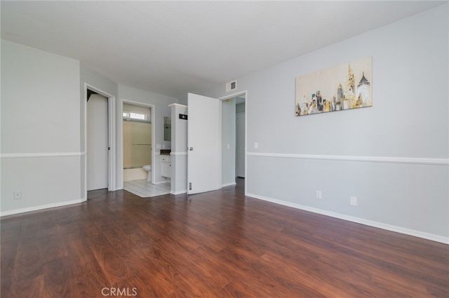 83 Huntington 278, Irvine, CA 92620