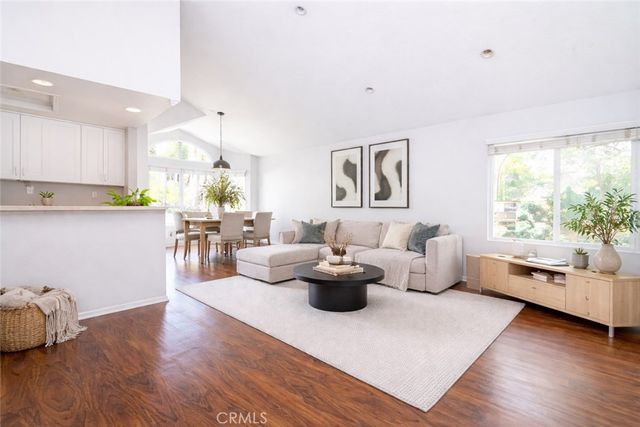 83 Huntington 278, Irvine, CA 92620