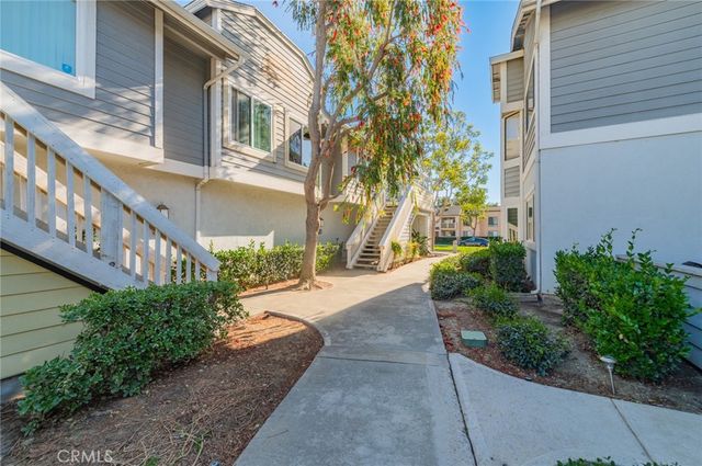 83 Huntington 278, Irvine, CA 92620