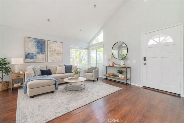 83 Huntington 278, Irvine, CA 92620