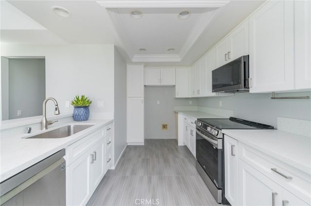 83 Huntington 278, Irvine, CA 92620