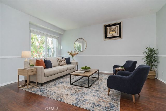 83 Huntington 278, Irvine, CA 92620