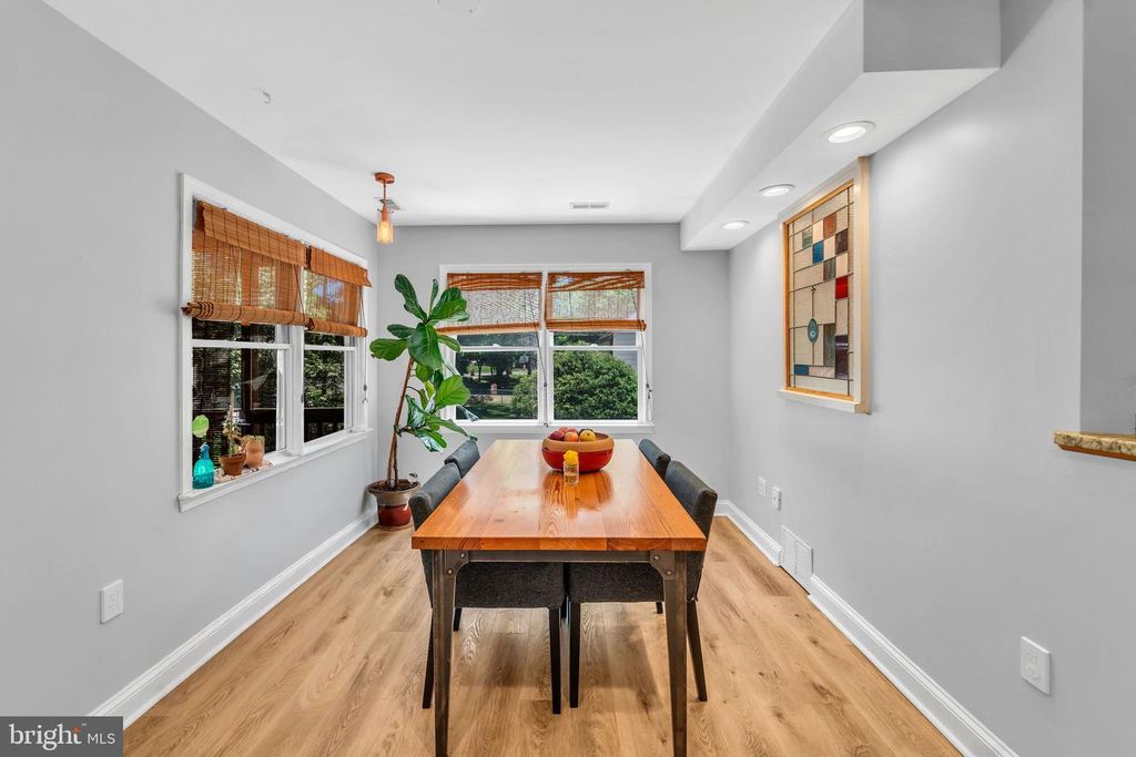 Image 12 of property listing at 10817 MADISON ST, Kensington, MD 20895