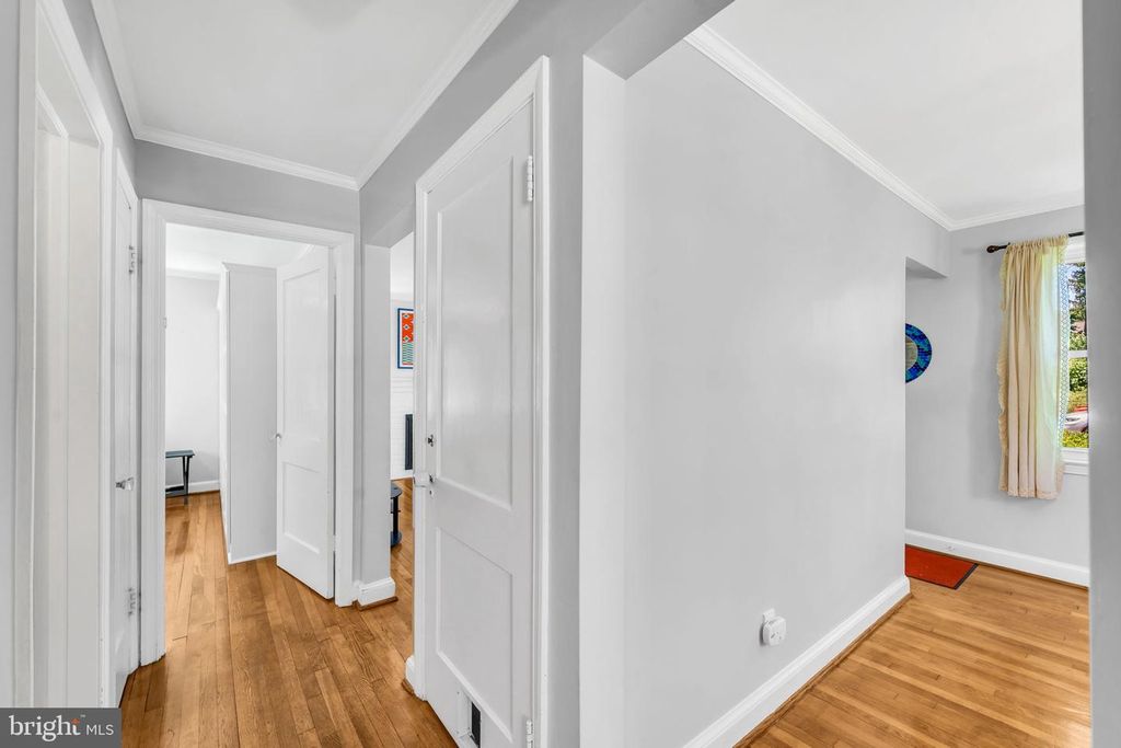 Image 14 of property listing at 10817 MADISON ST, Kensington, MD 20895