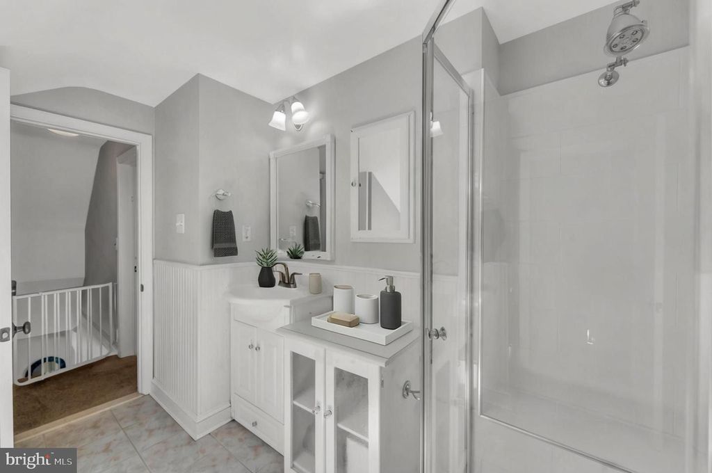 Image 18 of property listing at 10817 MADISON ST, Kensington, MD 20895