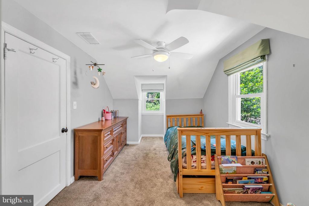 Image 20 of property listing at 10817 MADISON ST, Kensington, MD 20895