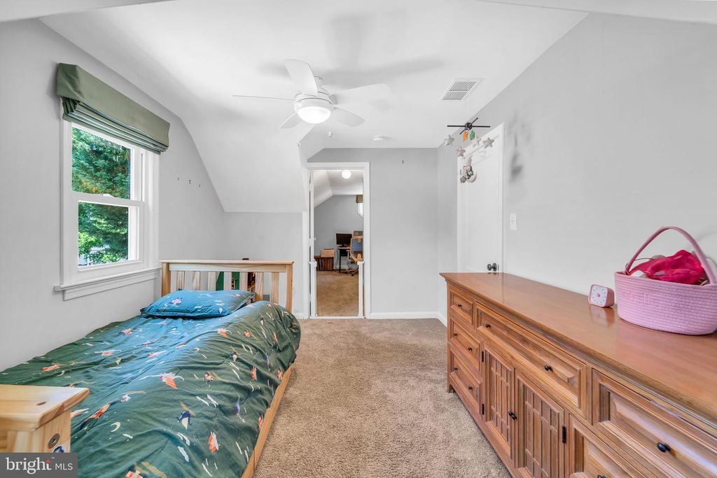 Image 21 of property listing at 10817 MADISON ST, Kensington, MD 20895