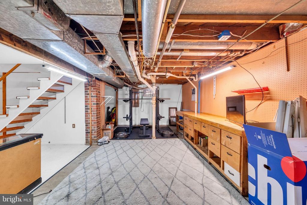 Image 27 of property listing at 10817 MADISON ST, Kensington, MD 20895