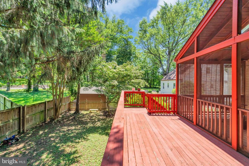 Image 29 of property listing at 10817 MADISON ST, Kensington, MD 20895
