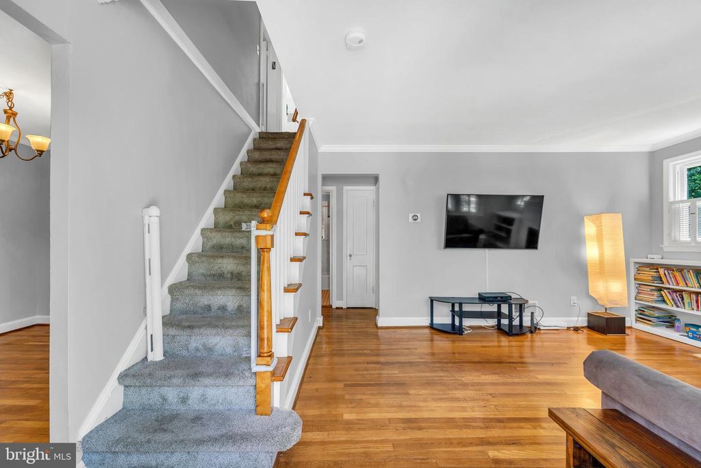 Image 3 of property listing at 10817 MADISON ST, Kensington, MD 20895